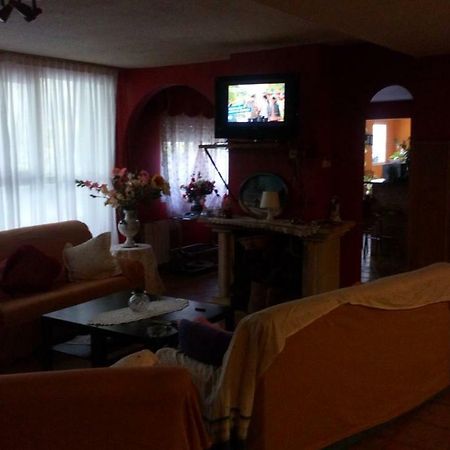 Hostal El Venero Sotillo de la Adrada Luaran gambar