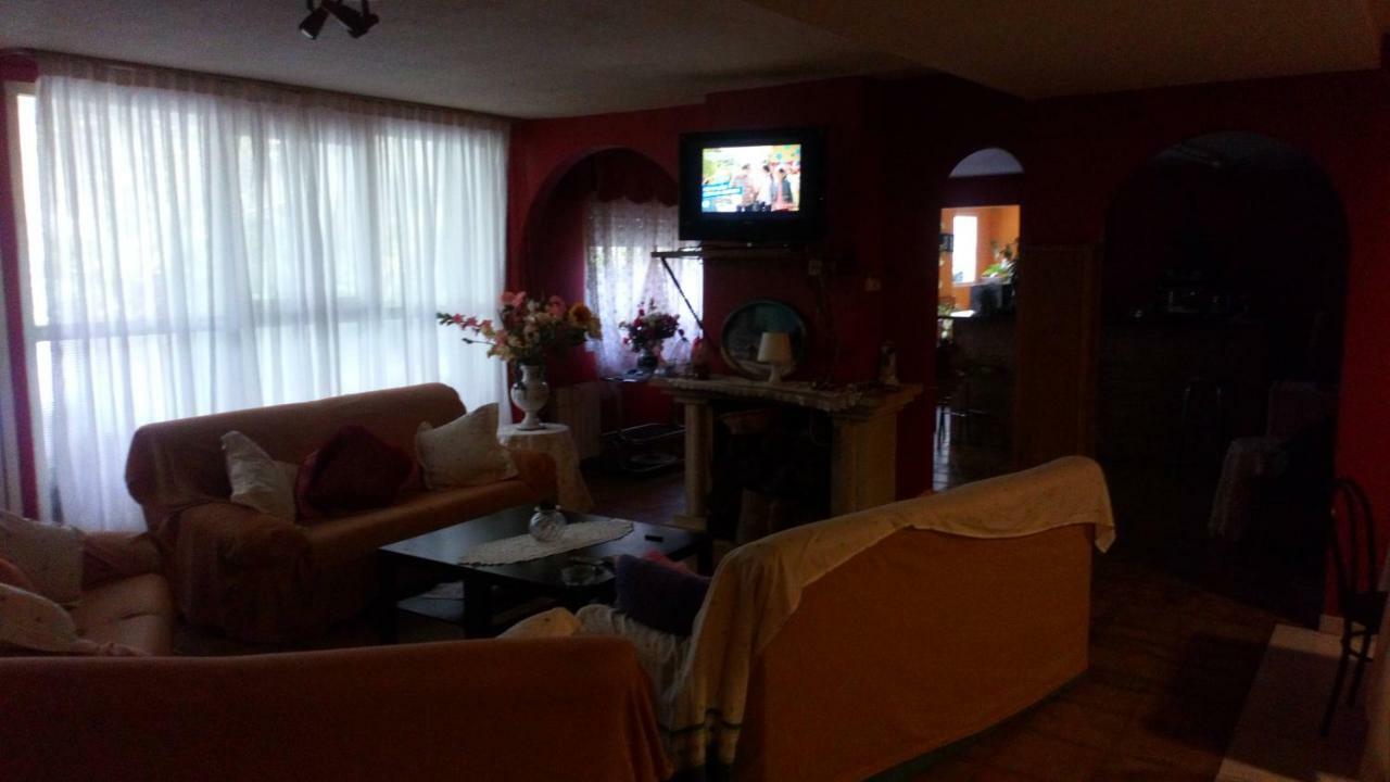 Hostal El Venero Sotillo de la Adrada Luaran gambar